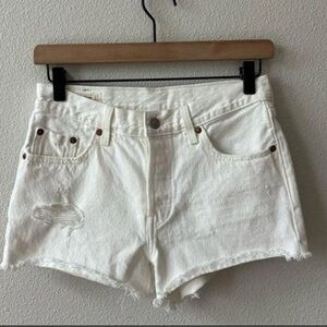 Levi’s 501 white denim shorts 🩳